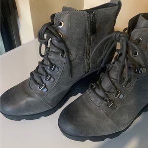 Sorel boots in great condition only wore a couple times